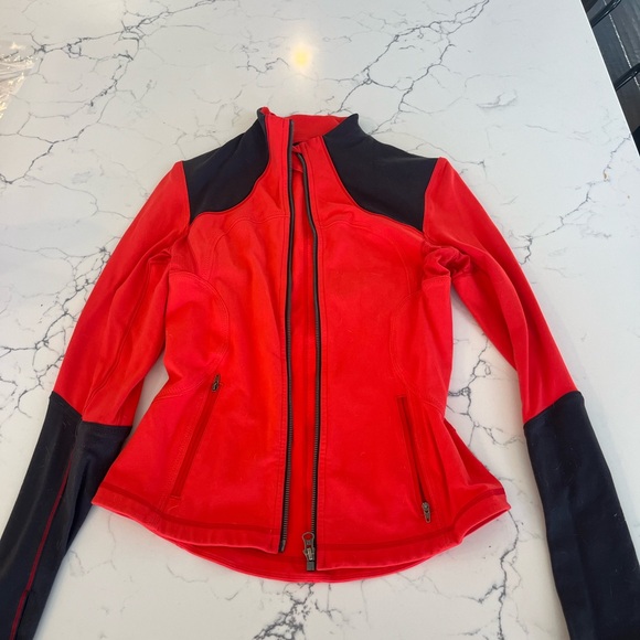 Lululemon Scuba Very good condition and not sold anymore. - Picture 2 of 5